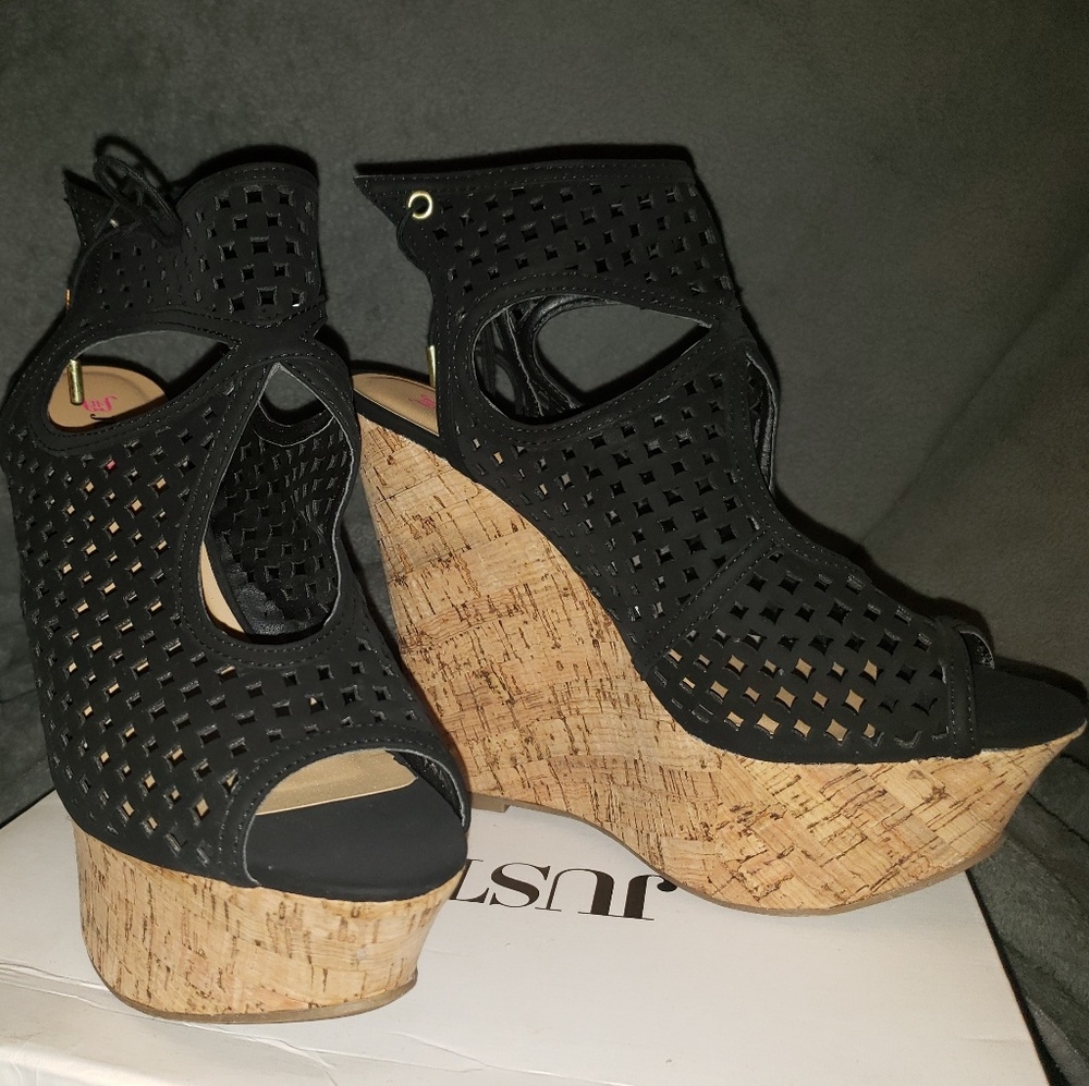 Just Fab laced wedges size 10